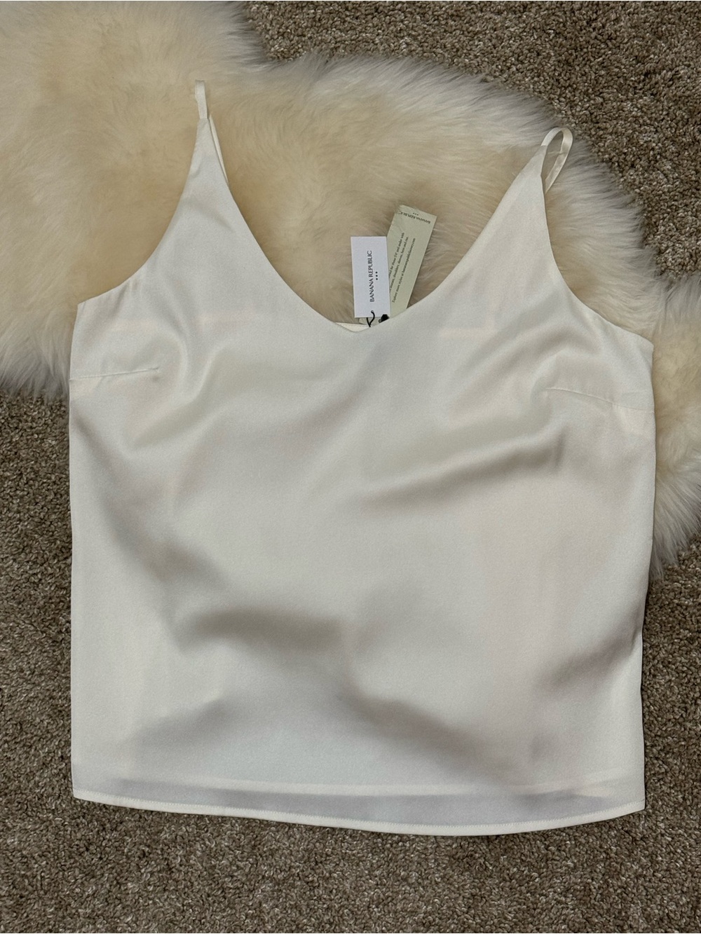 NWT Banana Republic Women’s Cream Off White Ivory Satin V-Neck Cami Sz S Petite